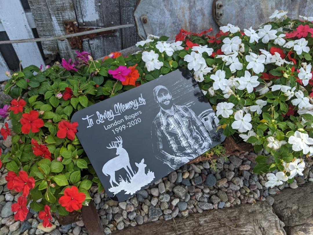 7x5 Outdoor Memorial Gift With Photograph