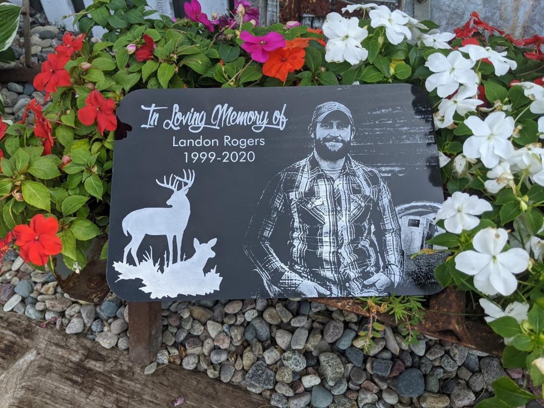 7x5 Outdoor Memorial Gift With Photograph